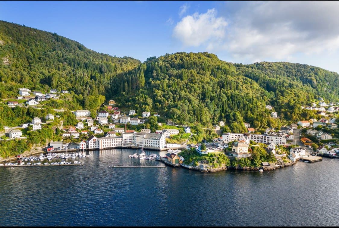Salhusvegen i Salhus