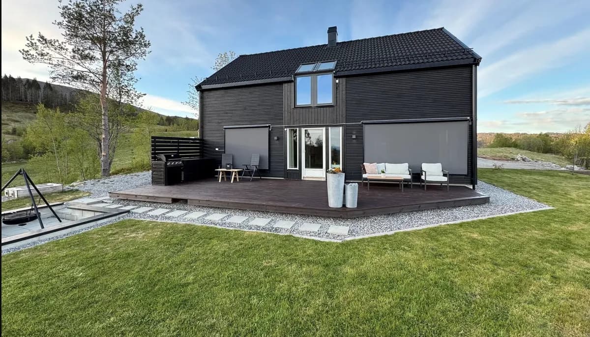 Eidssetervegen i Hjelset