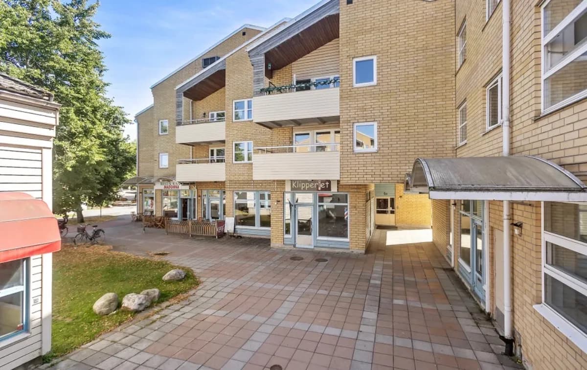 Gribbylunds torg i Täby